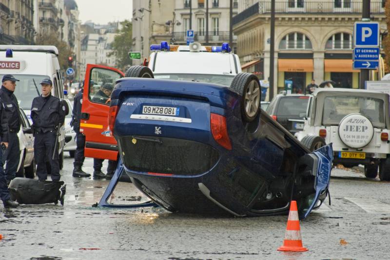 accident route voiture tonneau